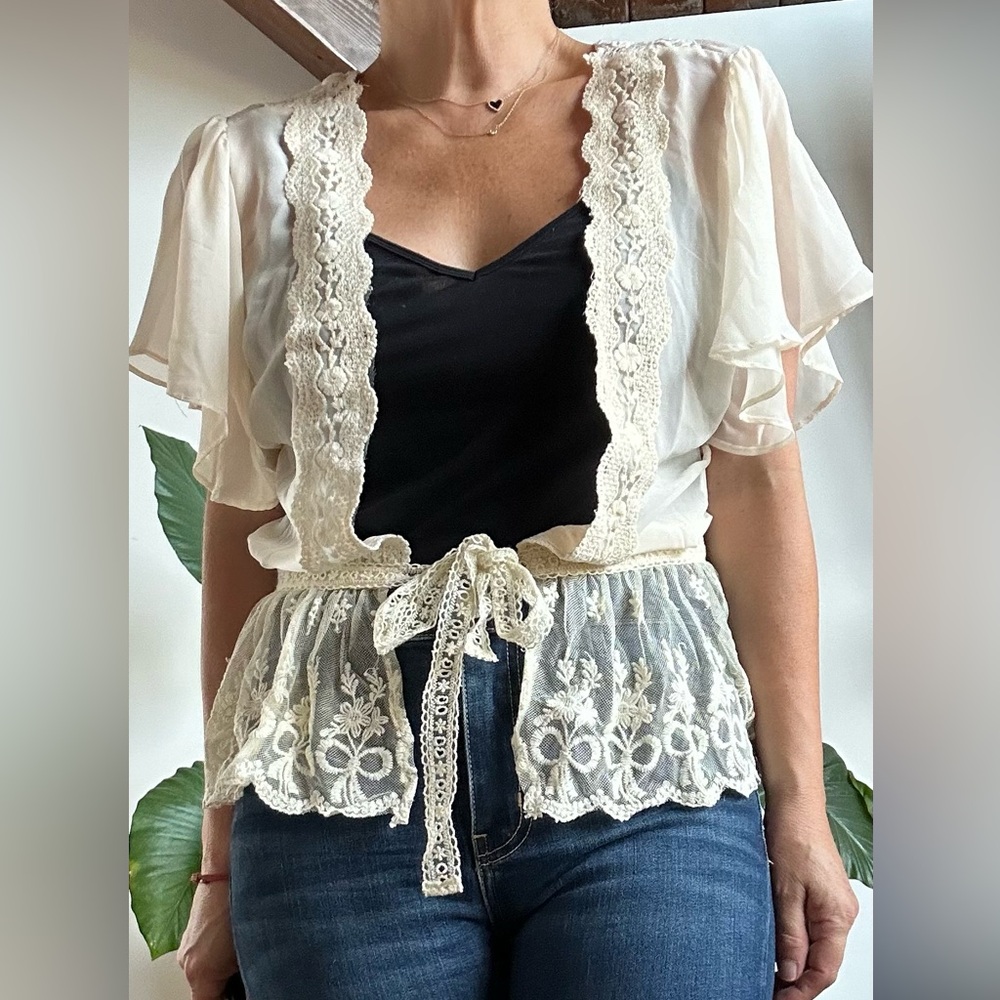 A'Reve Cream Lace and mesh Overlay Blouse new with tag Size L